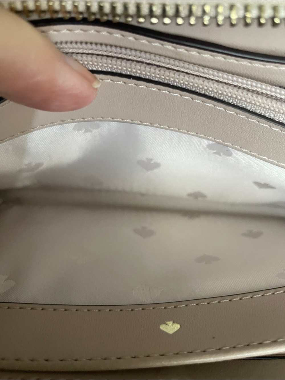 kate spade Metallic Gold Zip-Around Wallet Great Condition - Picture 7 of 9